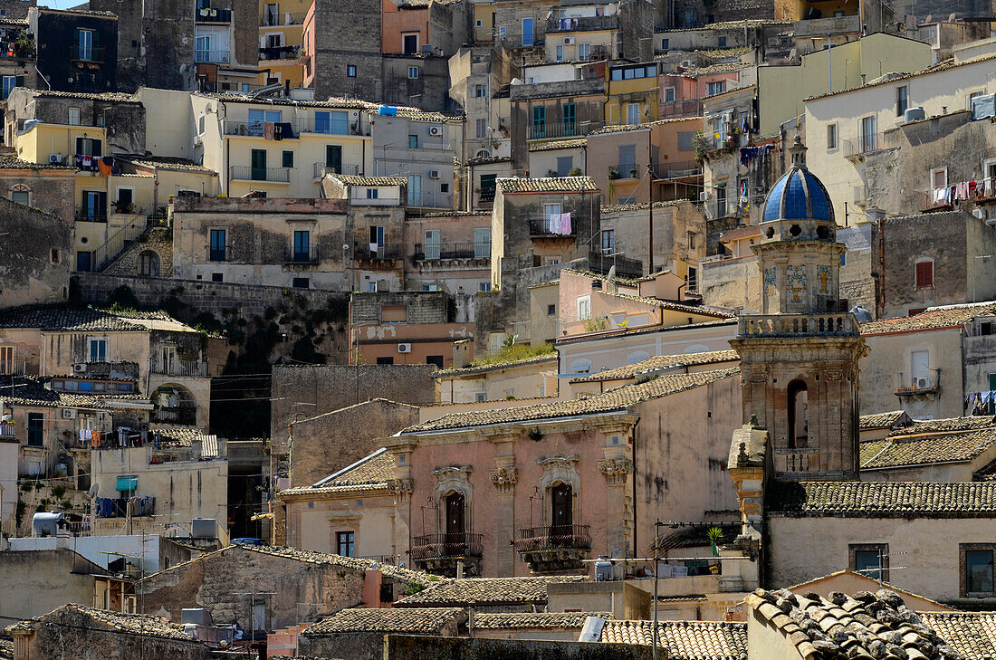 Blick auf die Altstadt von Ragusa, Ragusa, Sizilien, Italien