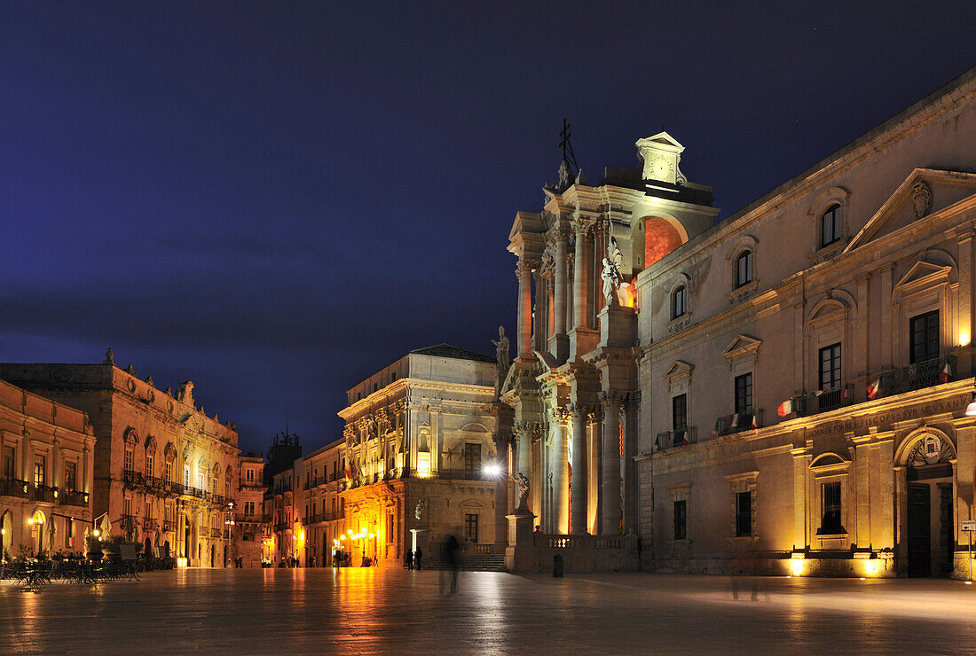 Piazza Duomo in the evening, Siracusa, Sicily, Italy