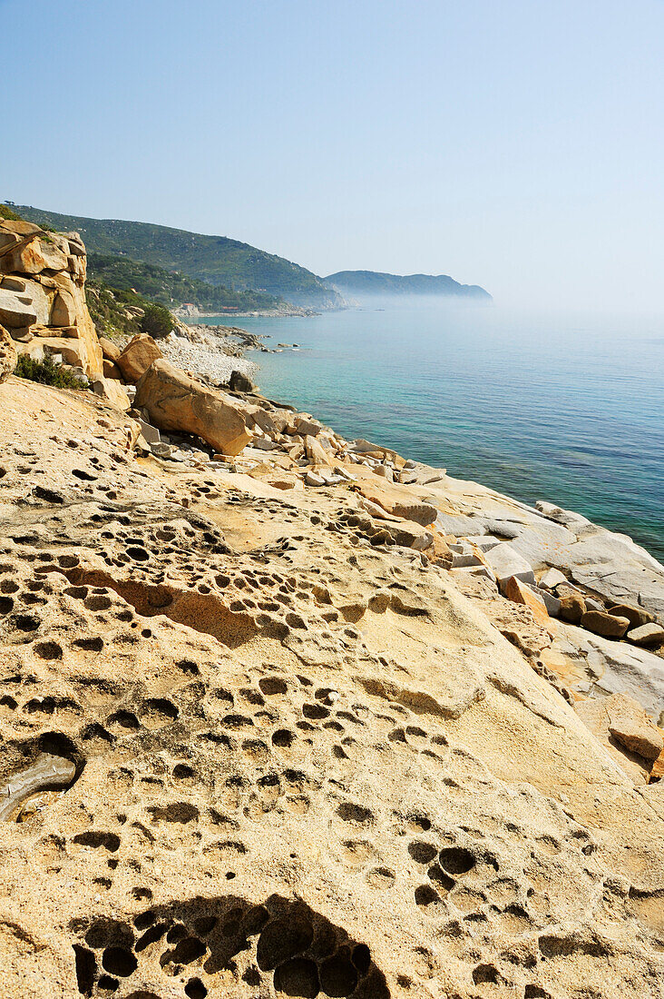 Bizarre Felsen an der Mittelmeerküste bei Fetovaia, Fetovaia, Insel Elba, Mittelmeer, Toskana, Italien