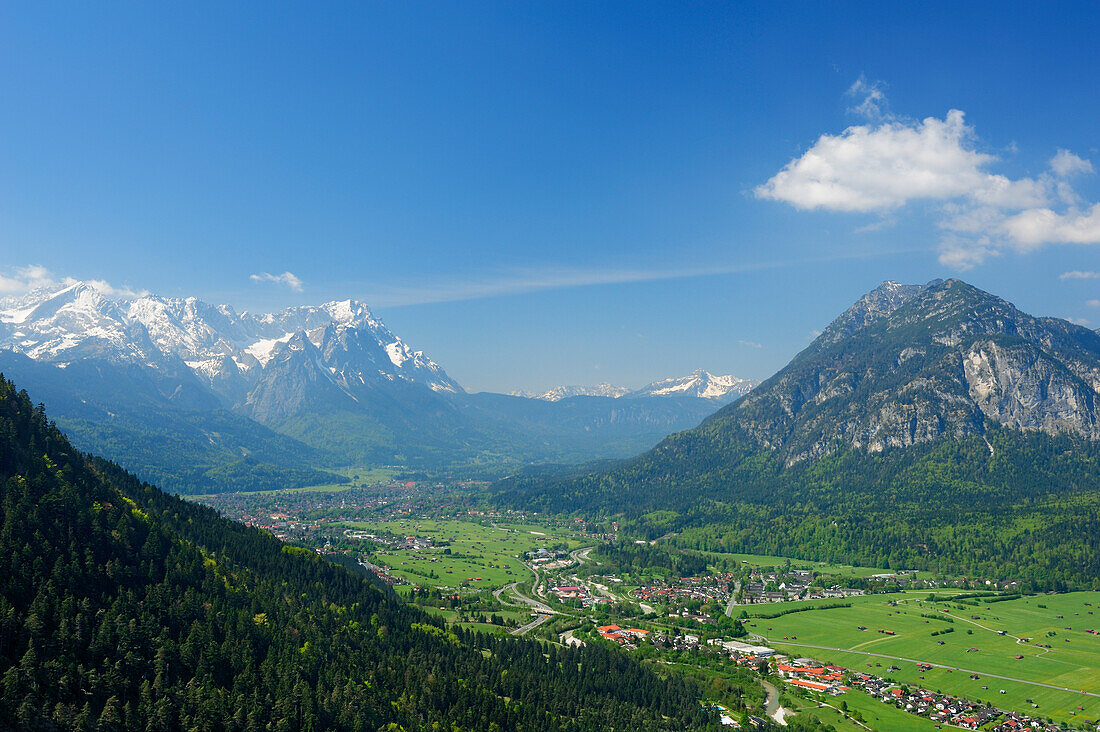 Valley of Garmisch-Partenkirchen with Alpspitze, Zugspitze and Kramerspitze in the background, Farchant, Garmisch-Partenkirchen, Wetterstein range, Werdenfels, Upper Bavaria, Bavaria, Germany, Europe