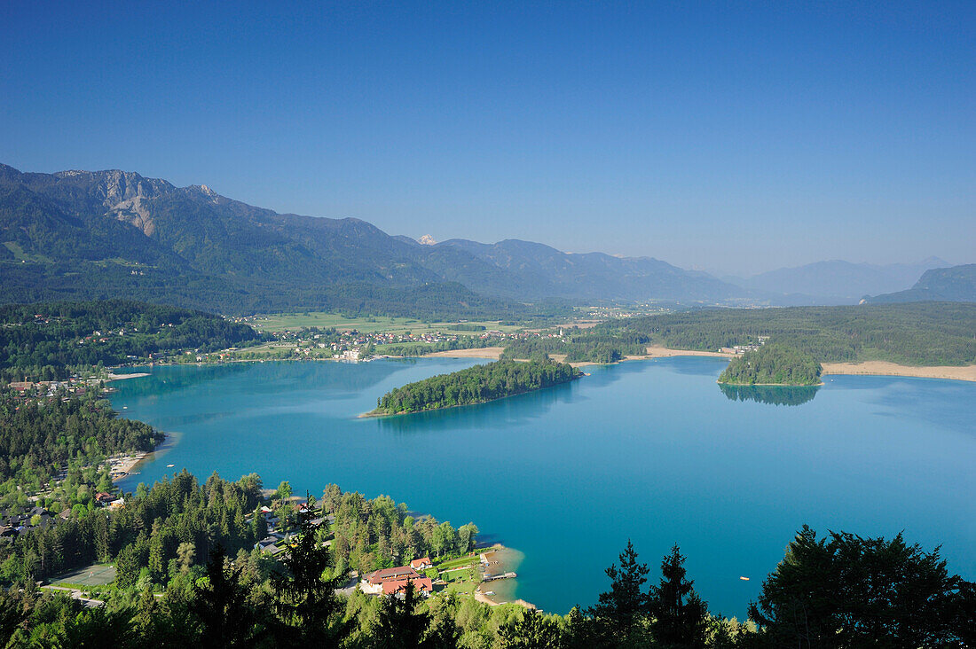 Blick auf Faaker See mit Karawanken im Hintergrund, Faaker See, Kärnten, Österreich, Europa