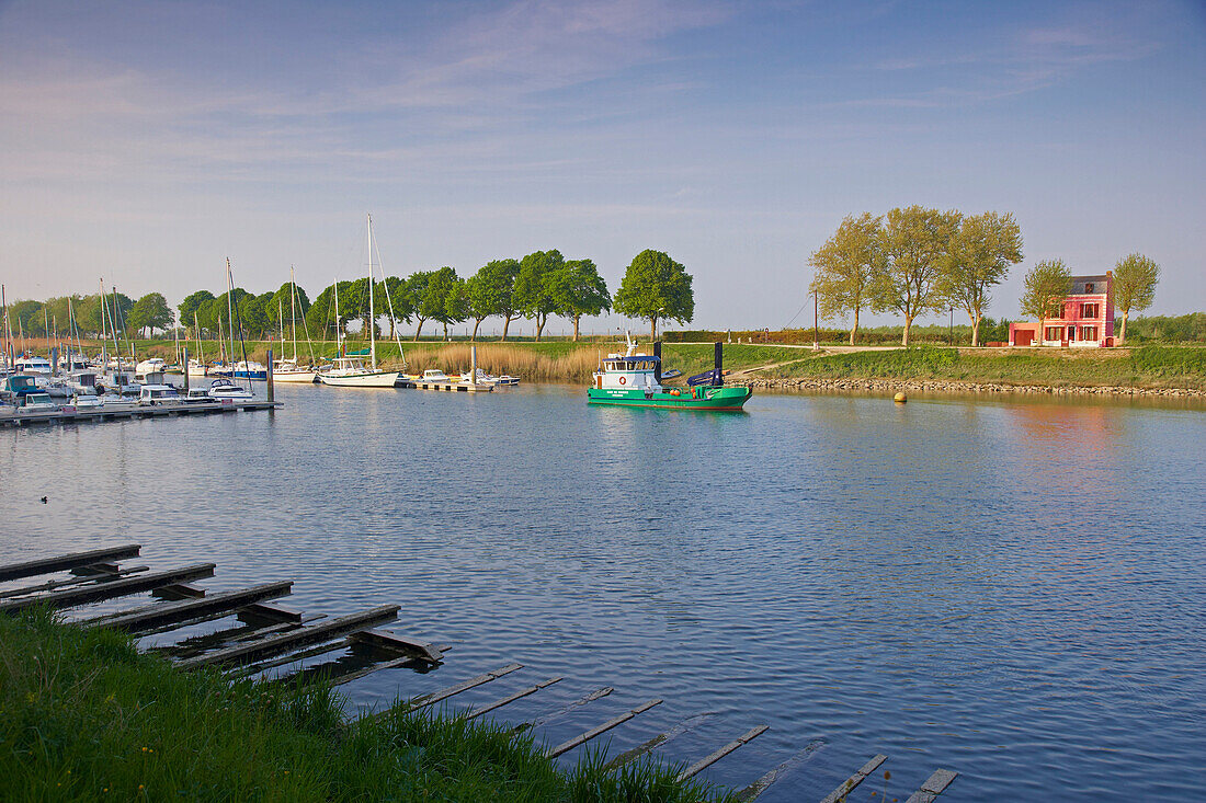 Late afternoon at the river at Saint-Valery-sur-Somme, Dept. Somme, Picardie, France, Europe