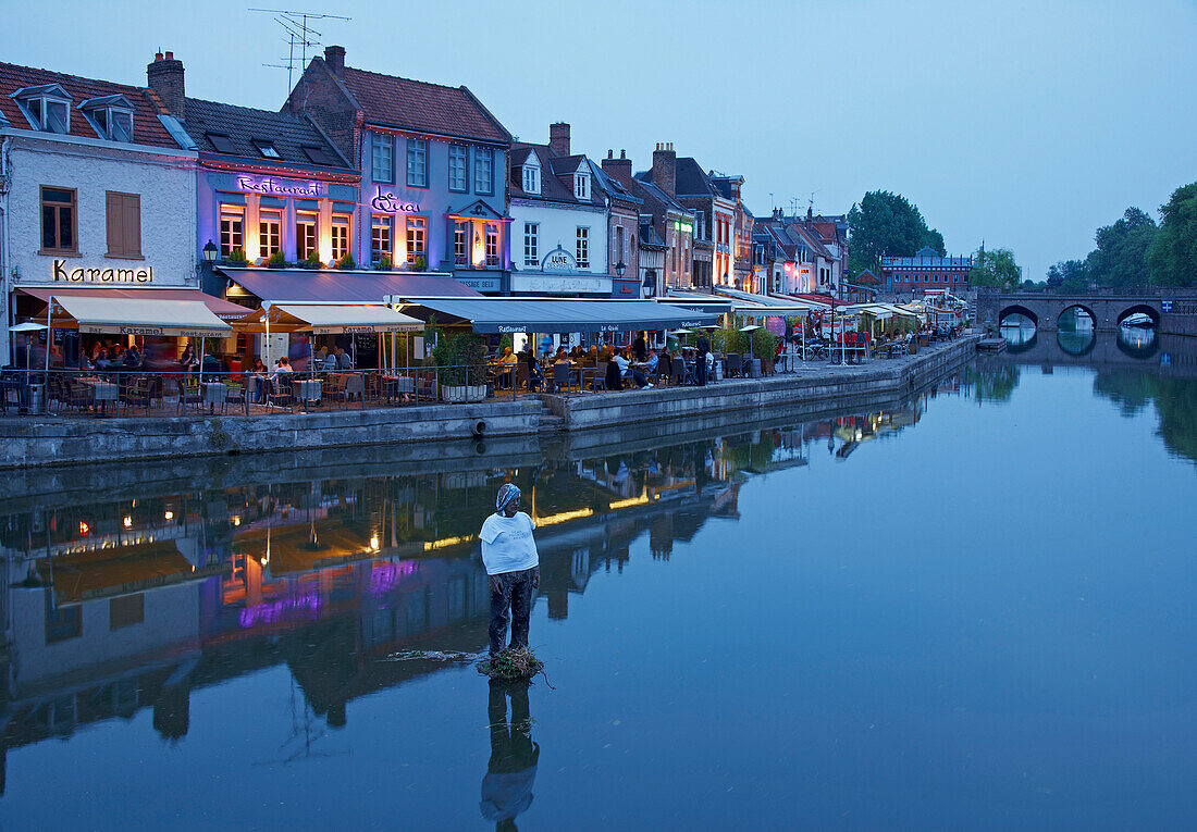 Häuser und Restaurants am Quaie Belu am Abend, Saint-Leu, Amiens, Port d'Amont, Dept. Somme, Picardie, Frankreich, Europa