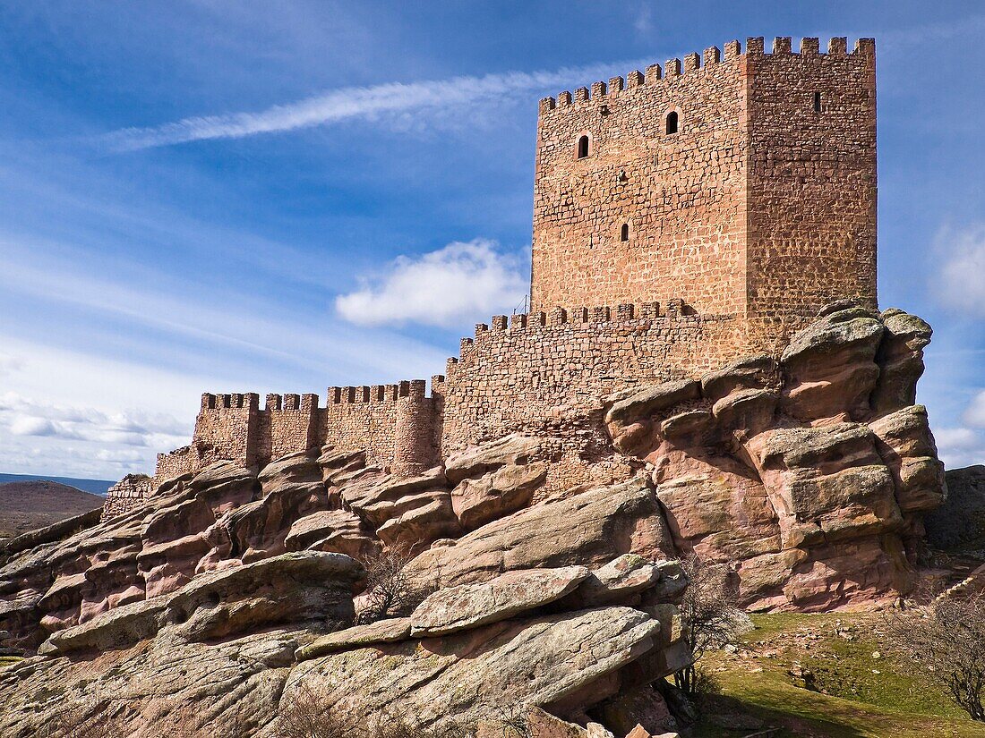 Castillo de Zafra, fortaleza medieval construida entre los siglos X y XI - Hombrados - Campillo de Dueñas - Sierra de Caldereros - Guadalajara - Castilla la Mancha - España