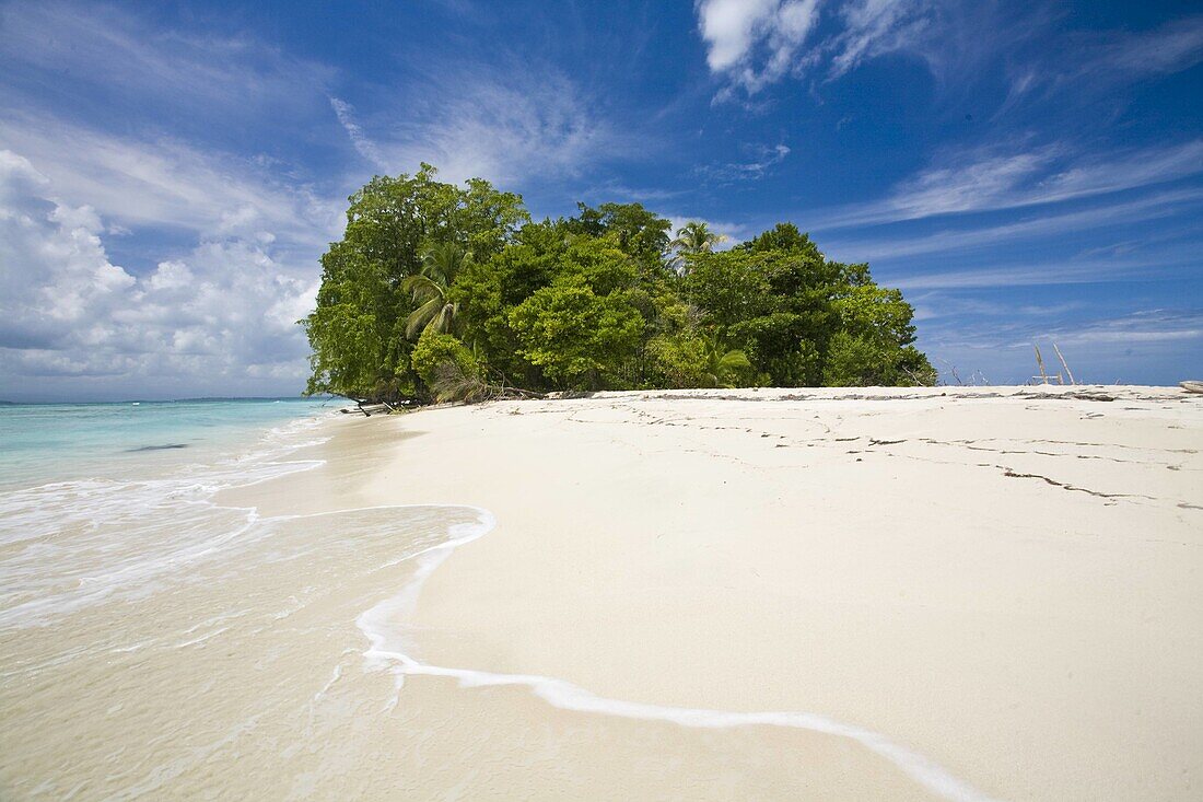 Beach on Cayos Zapatillas (Zapatillas Keys), Bocas del Toro Province, Panama