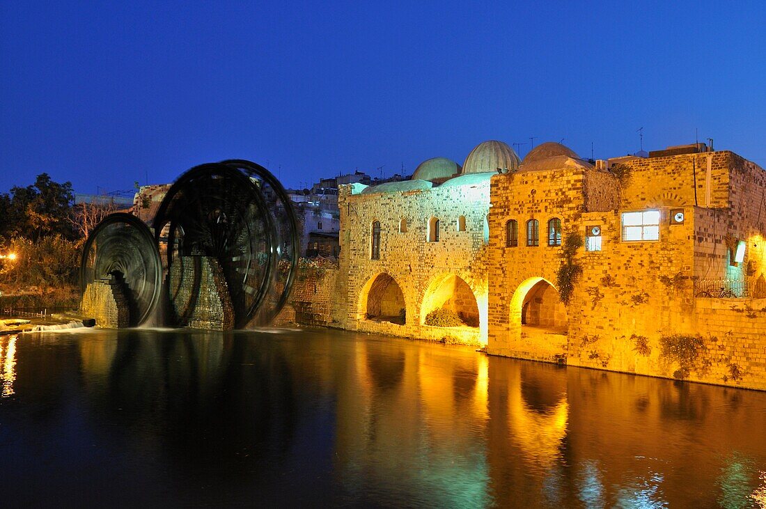 Noria waterwheel on the Orontes River and Nuri, Nouri Mosque in Hama, Syria, Middle East, West Asia