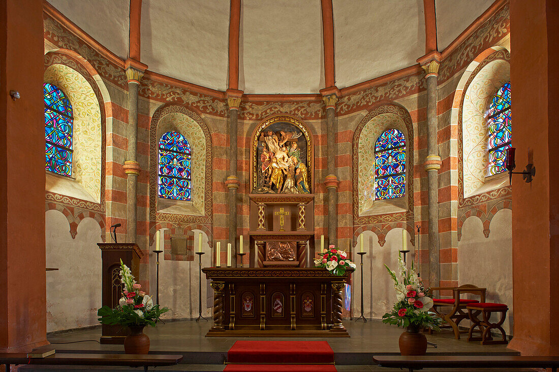 Romanische Kirche in Niederehe, Innenraum, Eifel, Rheinland-Pfalz, Deutschland, Europa