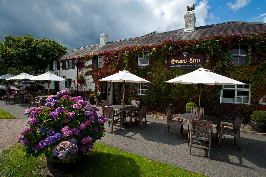 Das historische Pub Groes Inn, Conwy, Wales, Großbritannien