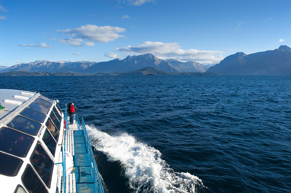 Fahrt mit dem Schiff über den Lago Nahuel Huapi, bei San Carlos de Bariloche, Rio Negro, Patagonien, Argentinien