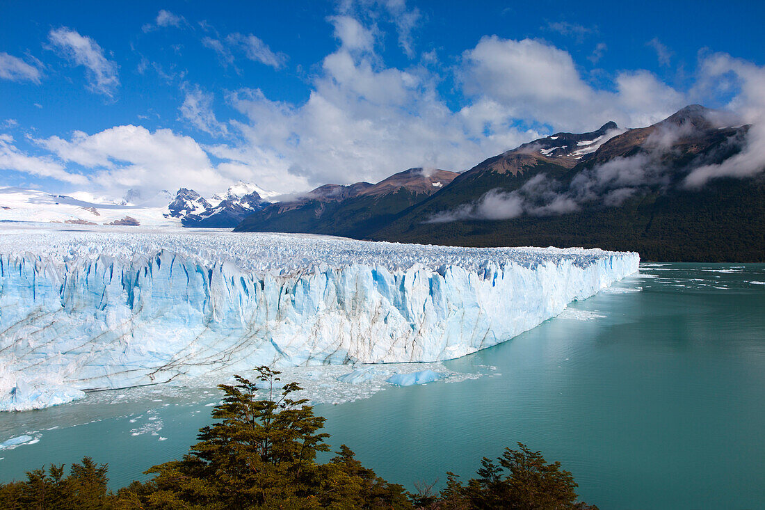 Perito Moreno glacier, Lago Argentino, Los Glaciares National Park, near El Calafate, Patagonia, Argentina