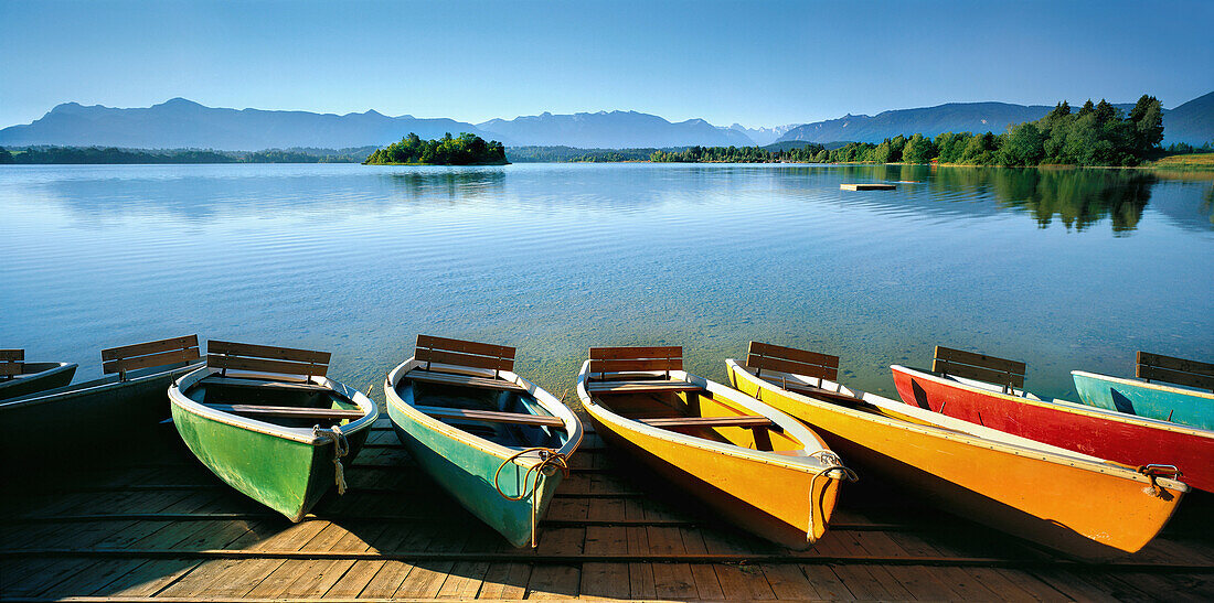 Boats at lake Staffelsee and view of Ester mountains and Wetterstein mountains, Upper Bavaria, Germany, Europe