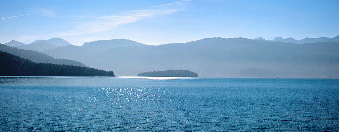 Blick auf den Walchensee am Morgen, Oberbayern, Deutschland, Europa