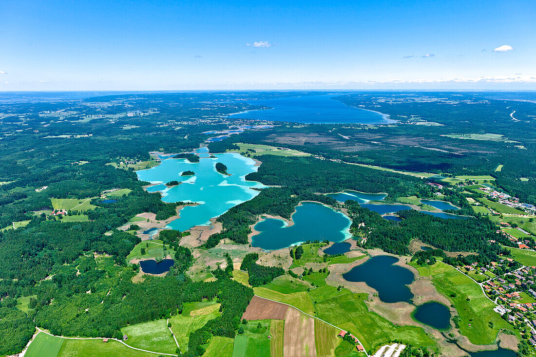 Luftaufnahme über die Osterseen Richtung Norden, Seeshaupt, Starnberger See, Oberbayern, Deutschland, Europa