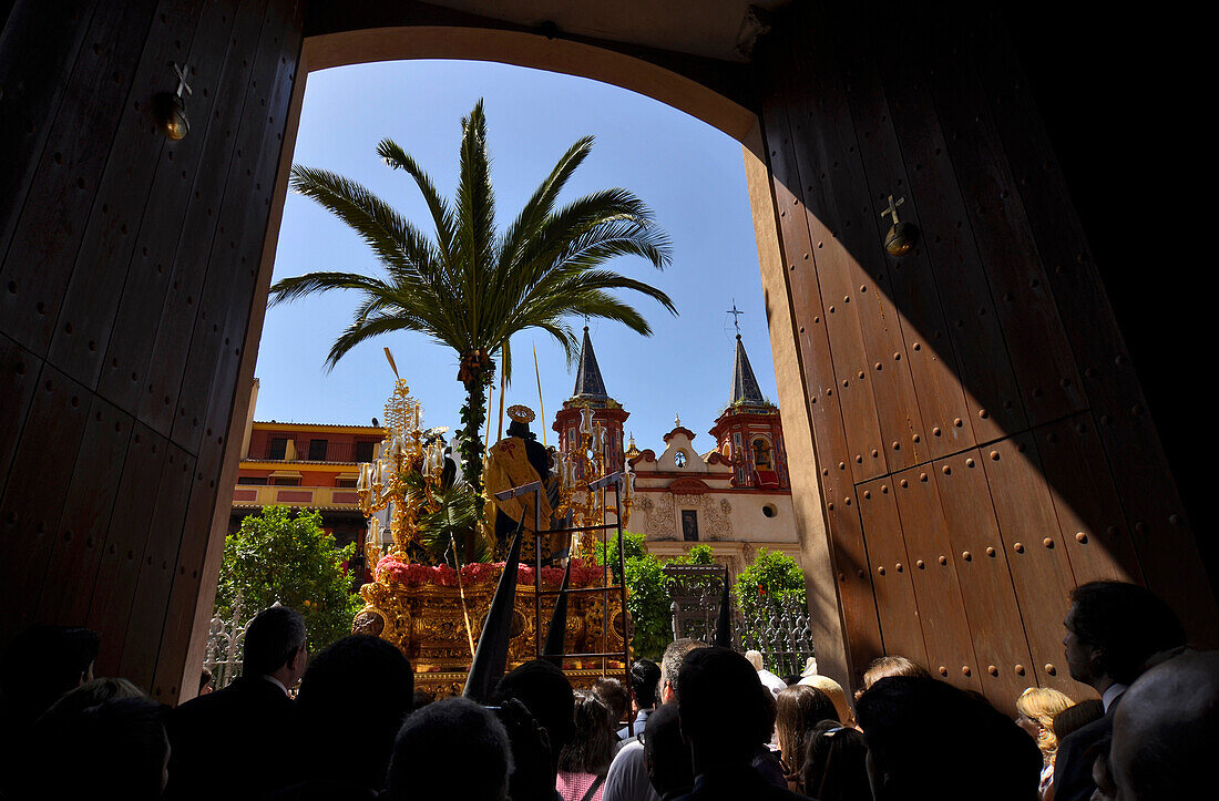 Menschen während der Prozession am Palmsonntag, Semana Santa, Sevilla, Andalusien, Spanien, Europa