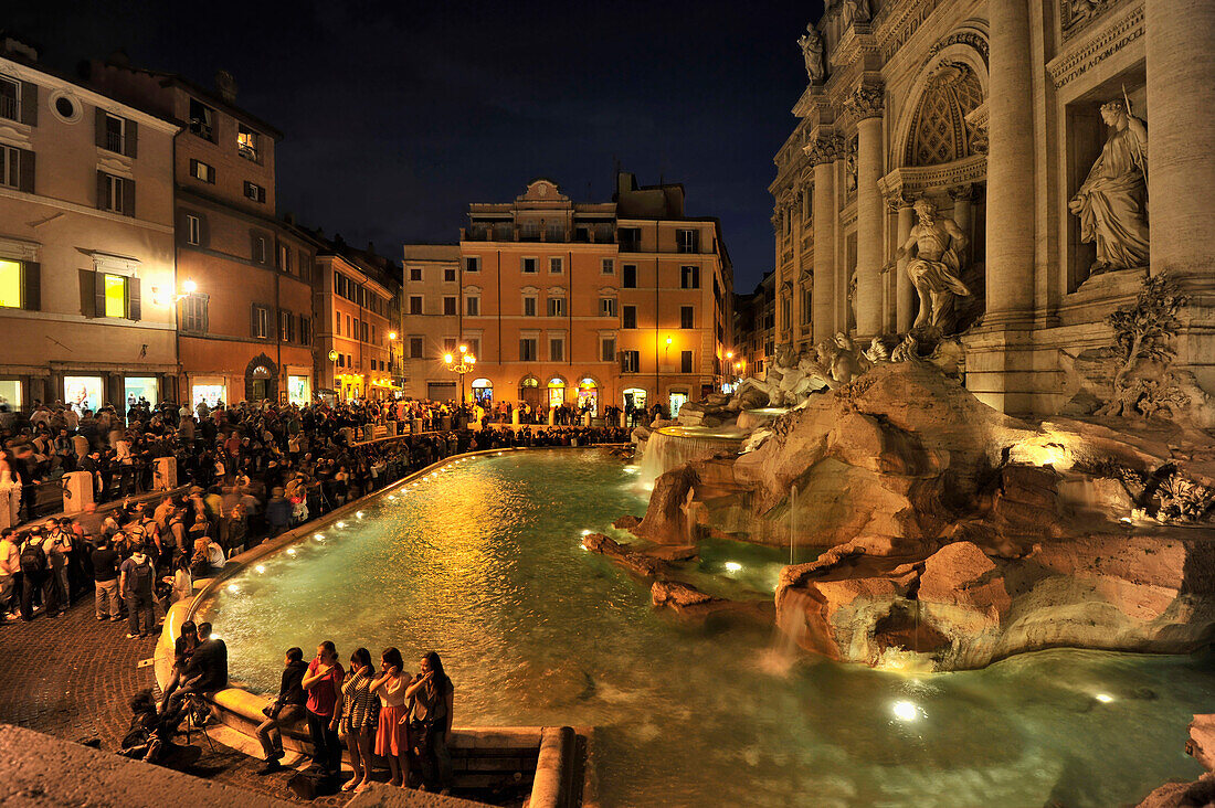Fontana di Trevi bei Nahct, Rom, Latium, Italien