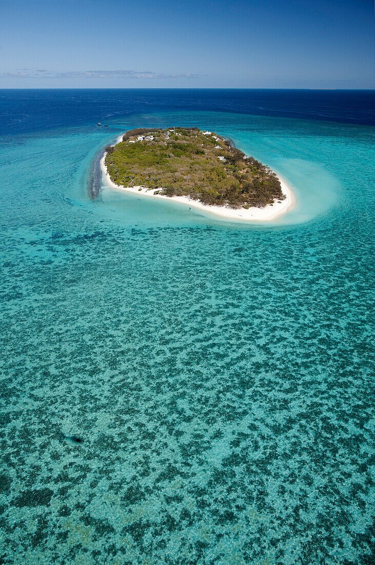 Heron Island and coral from above, Great Barrier Reef Marine Park, UNESCO World Heritage Site, Queensland, Australia