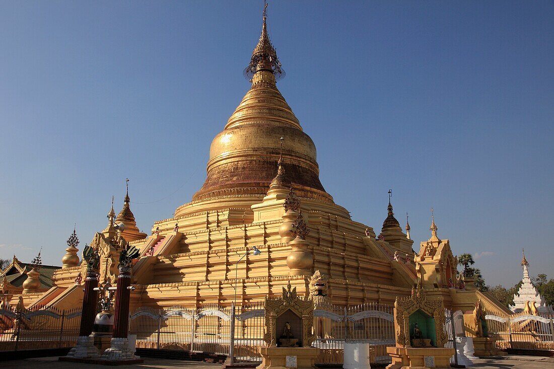 Myanmar, Burma, Mandalay, Kuthodaw Pagoda
