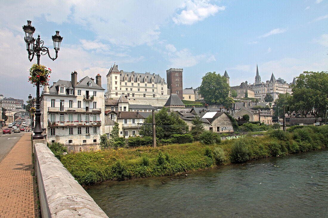 View of a Bank of the Gave and the Historic Center with the Chateau, Pyrenees Atlantiques (64), Aquitaine, France