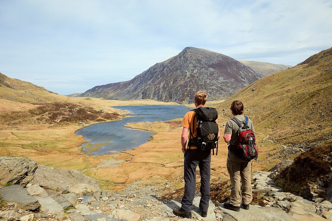Cwm Idwal, Gwynedd, North Wales, UK, Europe Walkers by Llyn Idwal in the mountains of Snowdonia National Park