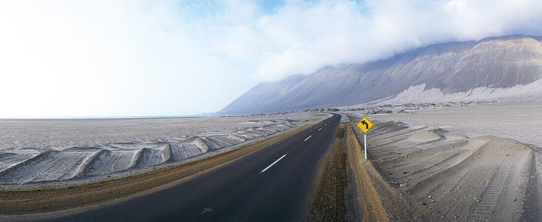 Chili, El Norte Grande, road near mountain, panoramic view