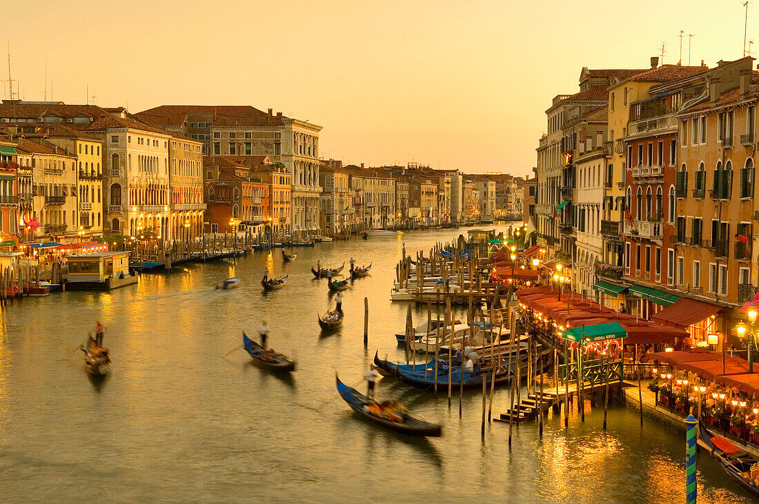 View fromt the Rialto Bridge over the Canale Grande am Abend, Canale Grande, Venice, Italy