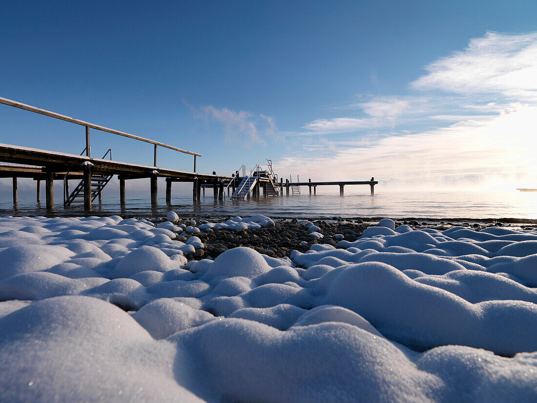 Winterlandschaft am Chiemsee, Gstadt am Chiemsee, Chiemgau, Bayern, Deutschland