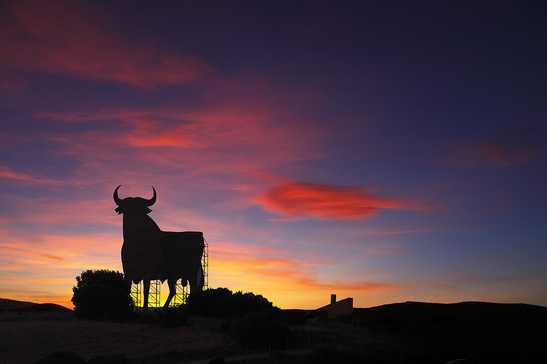 Toro de Osborne, Osborne bull near Valdepeñas, La Mancha, Castile, Spain