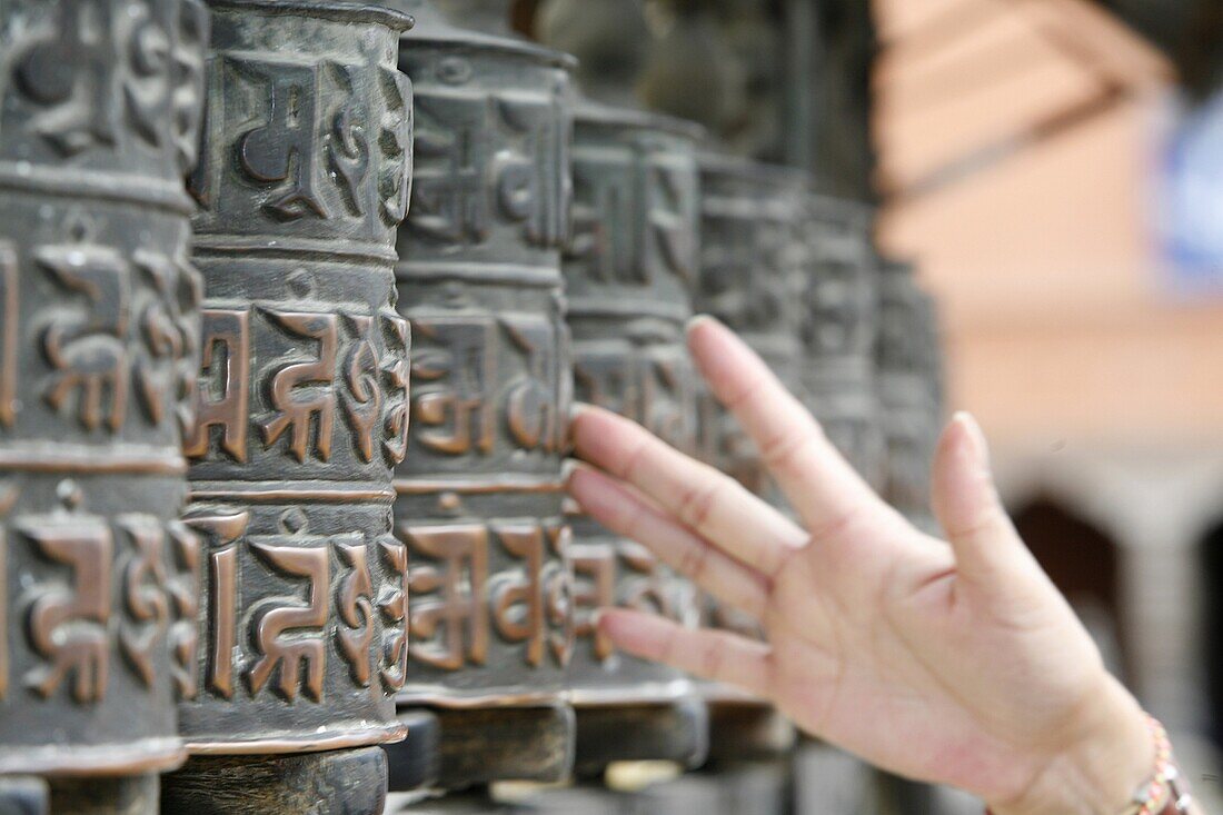Népal, Kathmandu, Tibetan prayer wheels.  Swayambunath temple
