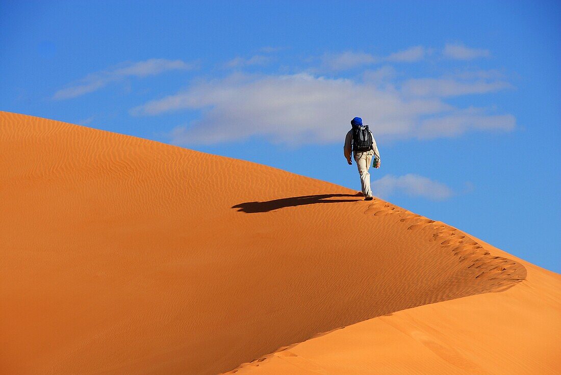 LIBYE, Tourist trekking in Erg Ubari desert