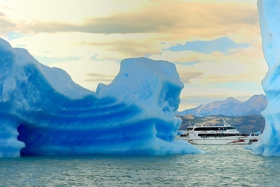 Argentina, Patagonia, Los Glaciares National Park, Lago Argentino, Upsala glacier