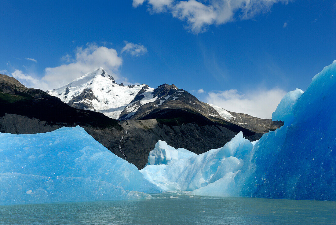 Argentina, Patagonia, Los Glaciares National Park, Lago Argentino, Upsala glacier, icebergs