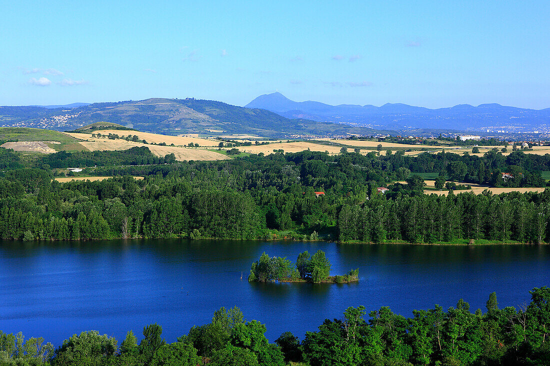 France, Auvergne, Puy de Dome, landscape in summer, Allier river, Chaine des Puys in the background