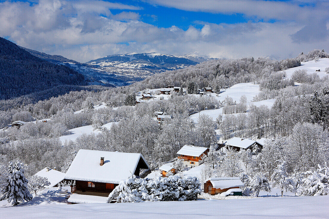 France, Rhone-Alpes, Alps, Haute Savoie, chalets in snowed landscape