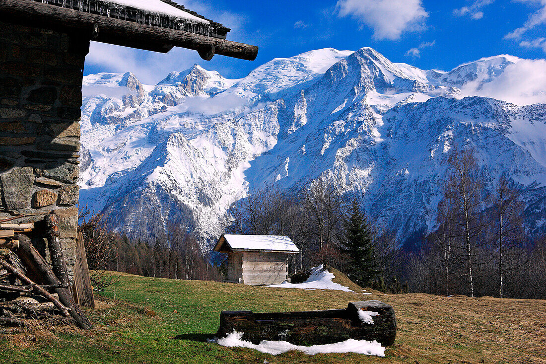 France, Rhone-Alpes, Alps, Haute Savoie, chalet, Mont Blanc in the background