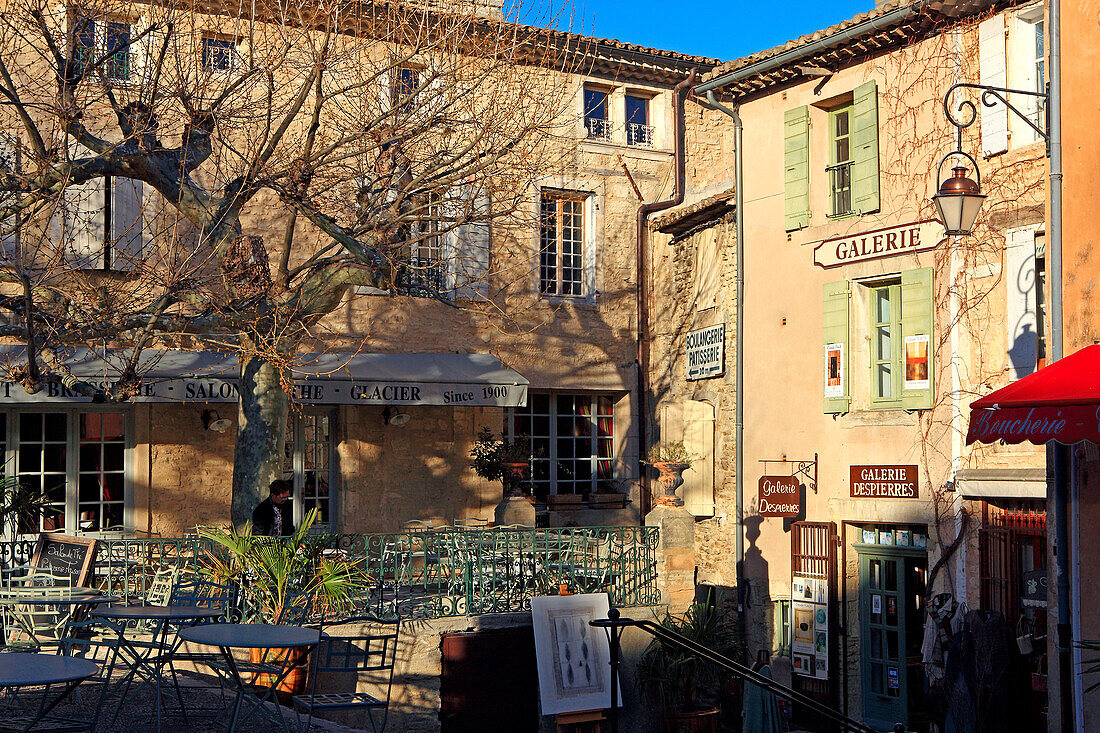France, Provence, Vaucluse, Gordes, houses near the castle