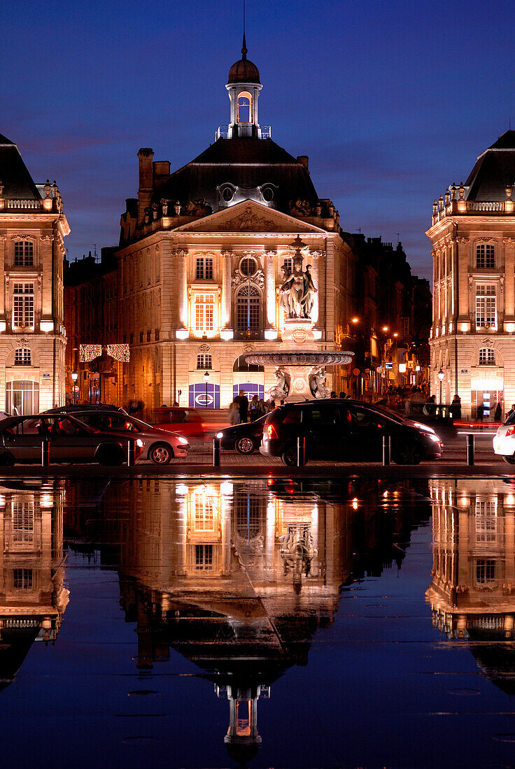 France, Aquitaine, Gironde, Bordeaux, Exchange square by night reflecting in basin