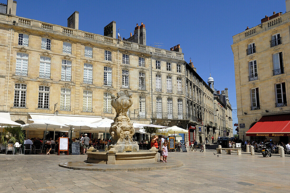 France, Aquitaine, Gironde, Bordeaux, Parliament square, fountain