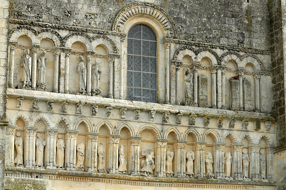 France, Poitou-Charentes, Charente-Maritime, Pérignac, St Pierre church