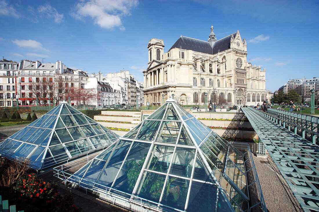 France, Paris, 1st arrondissement, Saint Eustache church view from Jardin des Halles