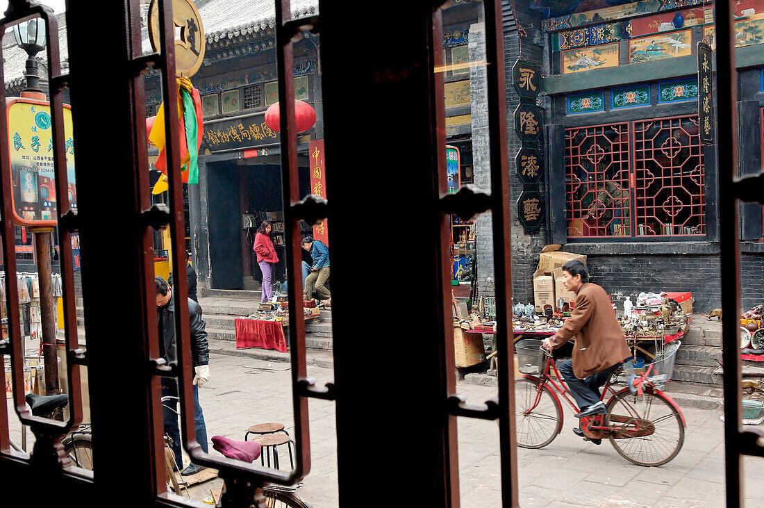 China, Shanxi, Pingyao, street scene