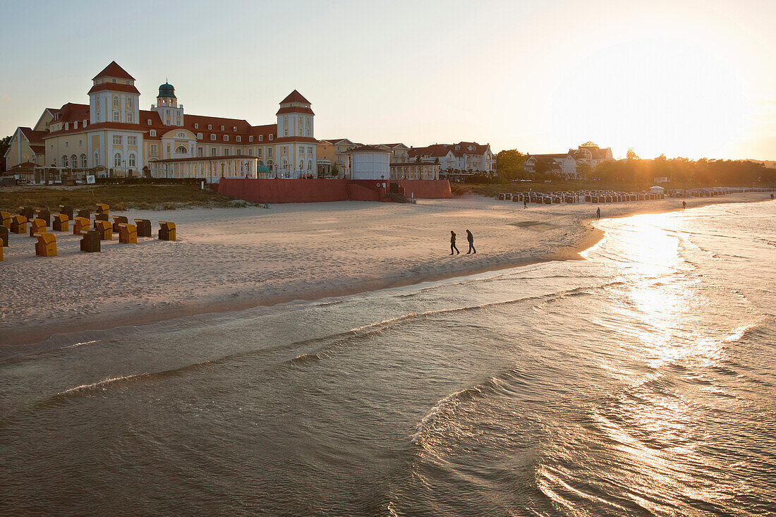 View over the beach onto the Spa Hotel at sunset, Binz seaside resort, Ruegen island, Baltic Sea, Mecklenburg-West Pomerania, Germany, Europe