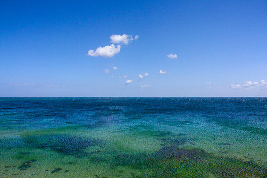 Blick über das Meer am Kap Arkona, Insel Rügen, Ostsee, Mecklenburg-Vorpommern, Deutschland