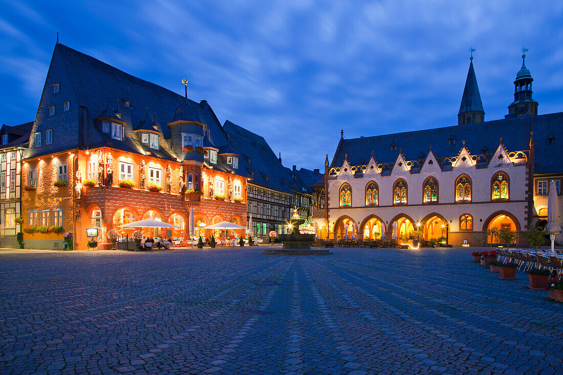 Hotel Kaiserworth, market fountain and Town Hall, Goslar, Harz mountains, Lower Saxony, Germany