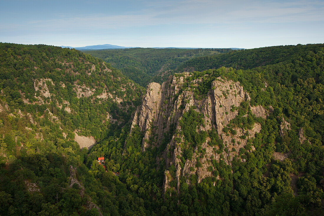 Blick vom Hexentanzplatz über das Bodetal zur Rosstrappe, bei Thale, Harz, Sachsen-Anhalt, Deutschland