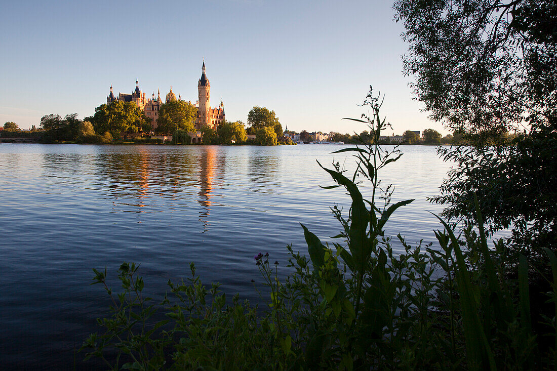 Schwerin Castle at lake Schwerin, Schwerin, Mecklenburg Western-Pomerania, Germany