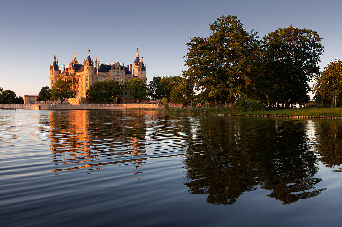 Schweriner Schloss am Schweriner See, Schwerin, Mecklenburgische Seenplatte, Mecklenburg-Vorpommern, Deutschland