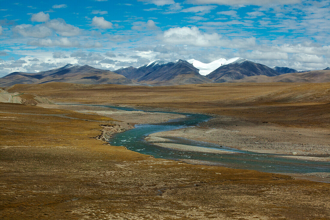 Landscape at the Tibetan Plateau, Tibet Autonomous Region, People's Republic of China