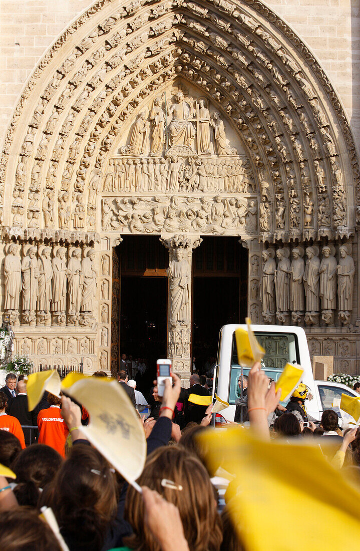 France, Paris, pope Benedict 16 arriving to Notre Dame cathedral, crowd