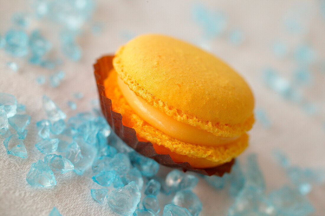 Lemon macaron