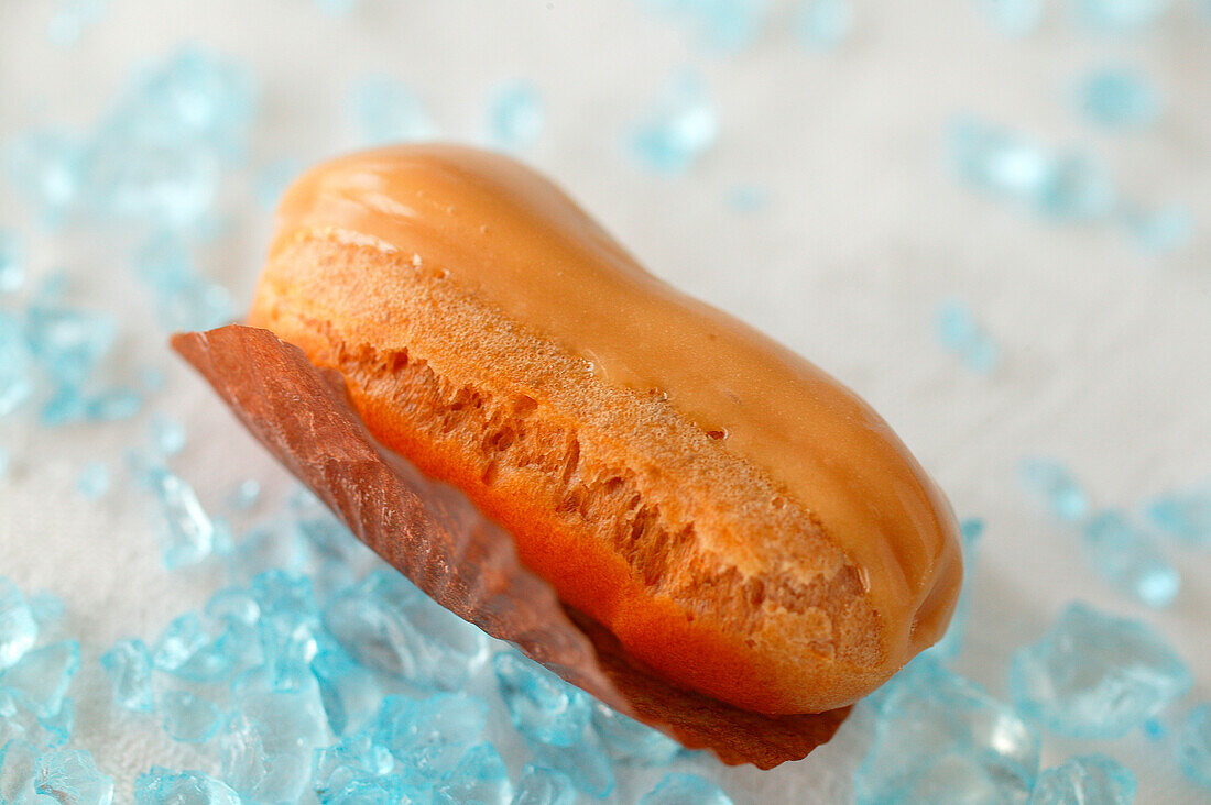 Eclair au café